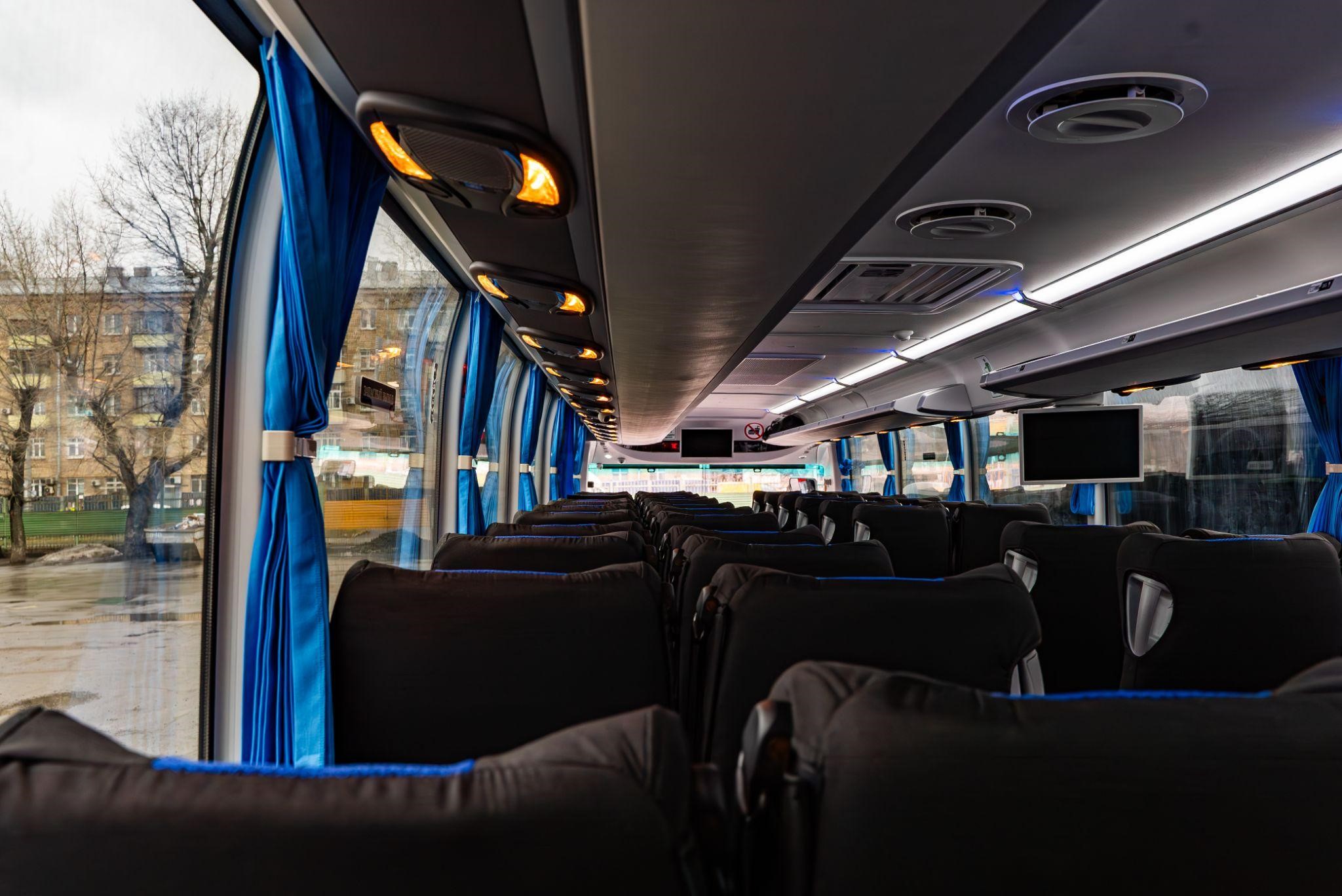Комфортабельный интерьер автобуса