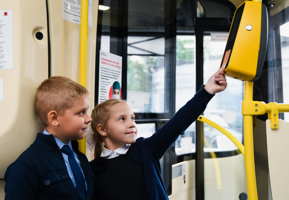 Дети пробивают билет