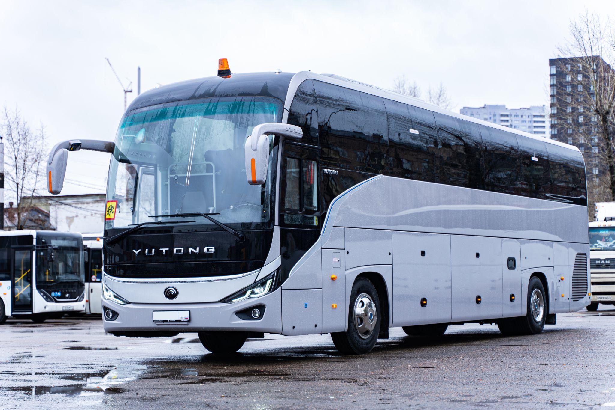 Дети у автобуса