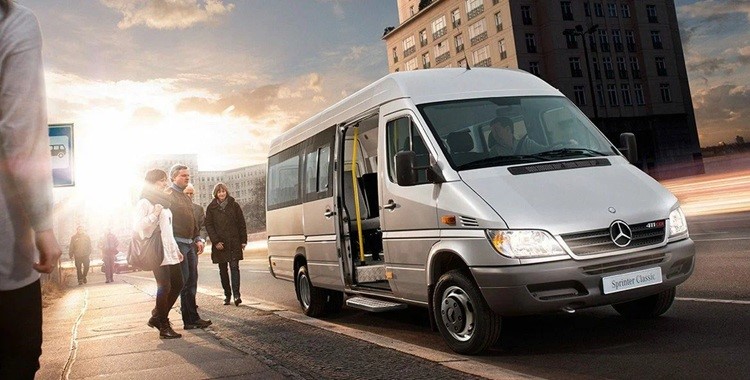 Дети у автобуса