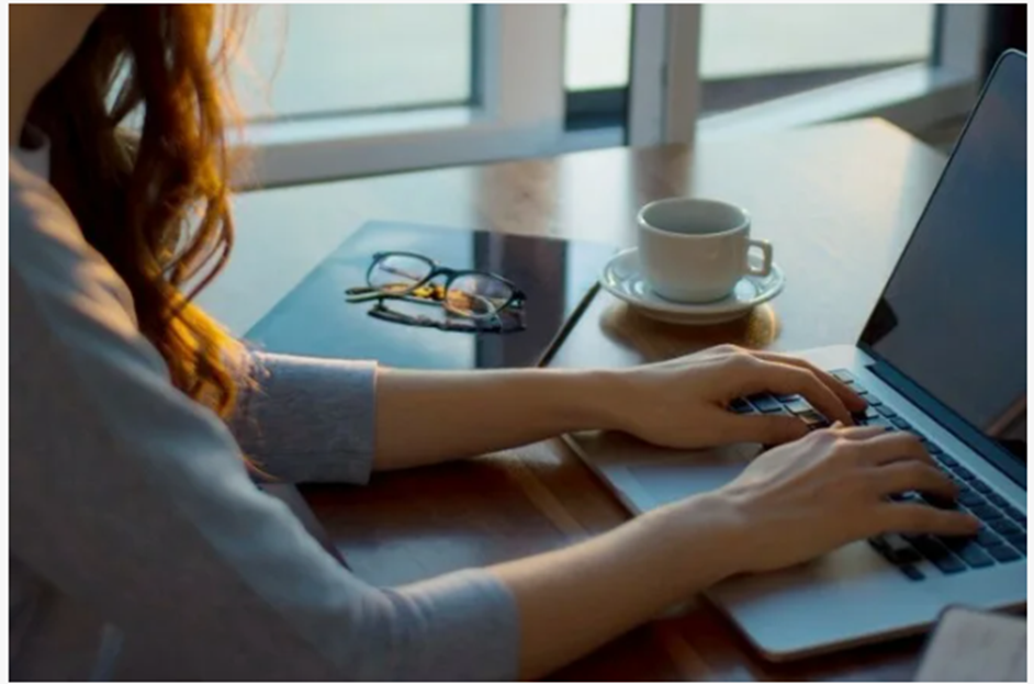 Дети у автобуса